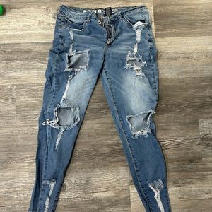 Distressed skinny jeans
